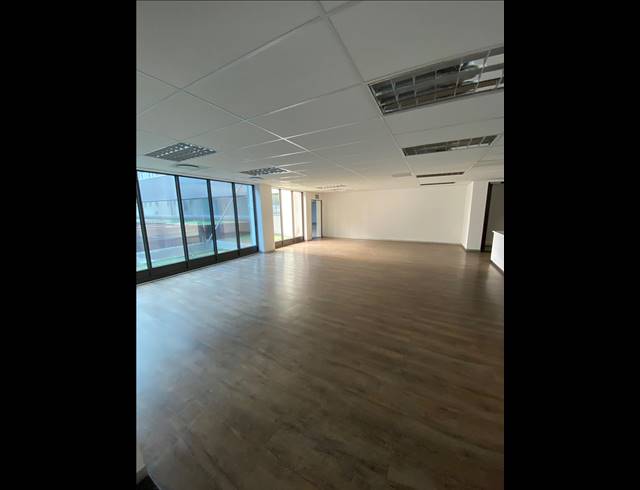 1,128M² OFFICE TO LET IN WOODSTOCK